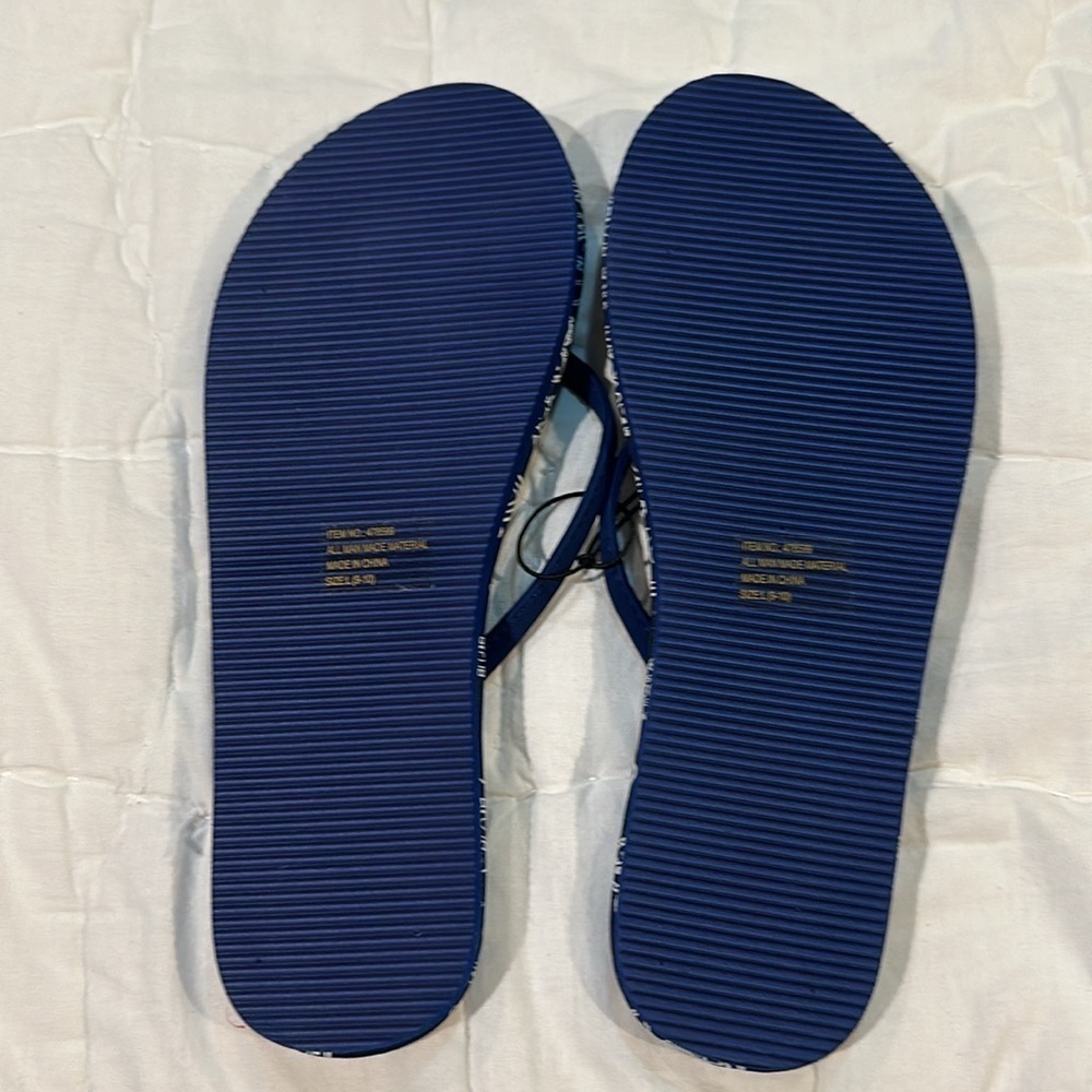 NWOT blue flip flops - Picture 2 of 2